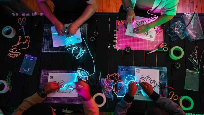 Team Building Neon Light Experience