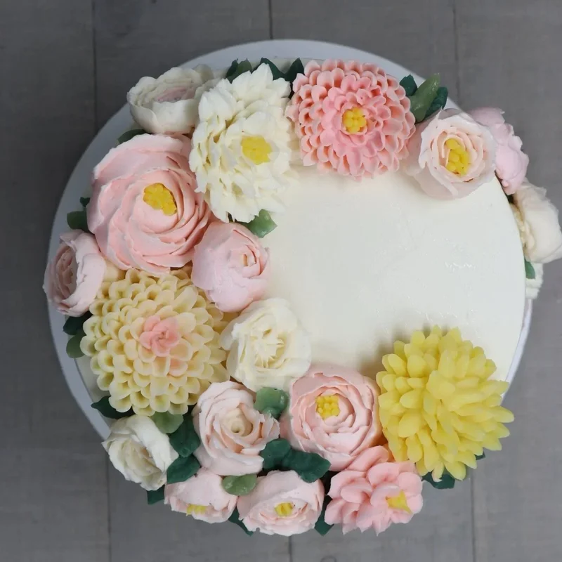 Cake Decorating Buttercream Flowers!